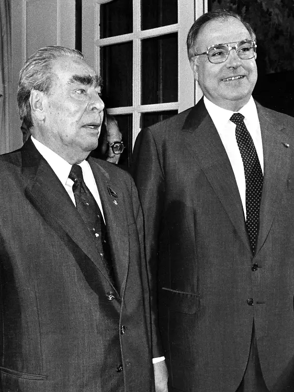 Breschnew-Kohl-Bonn-241181