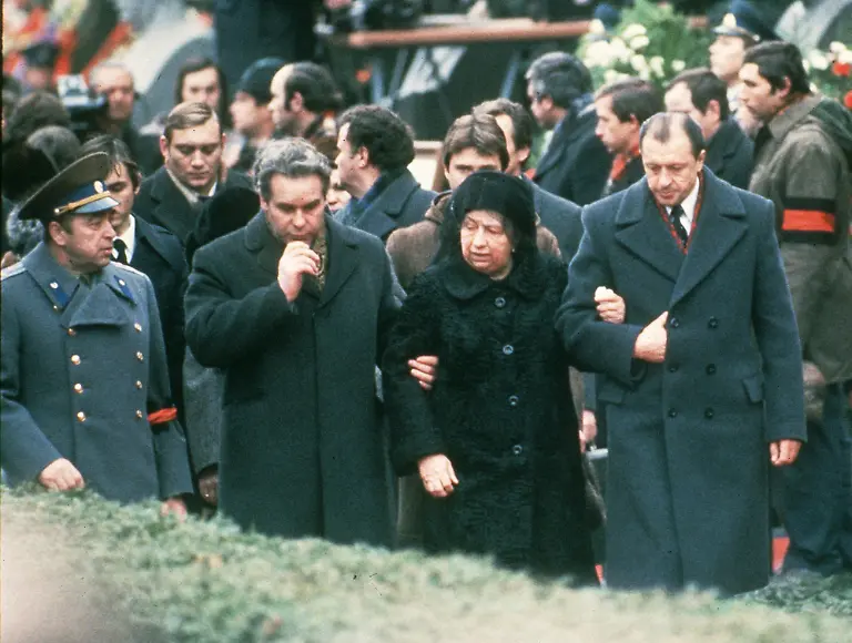 Breschnew-Viktoria-bei-seiner-Beerdigung-1982