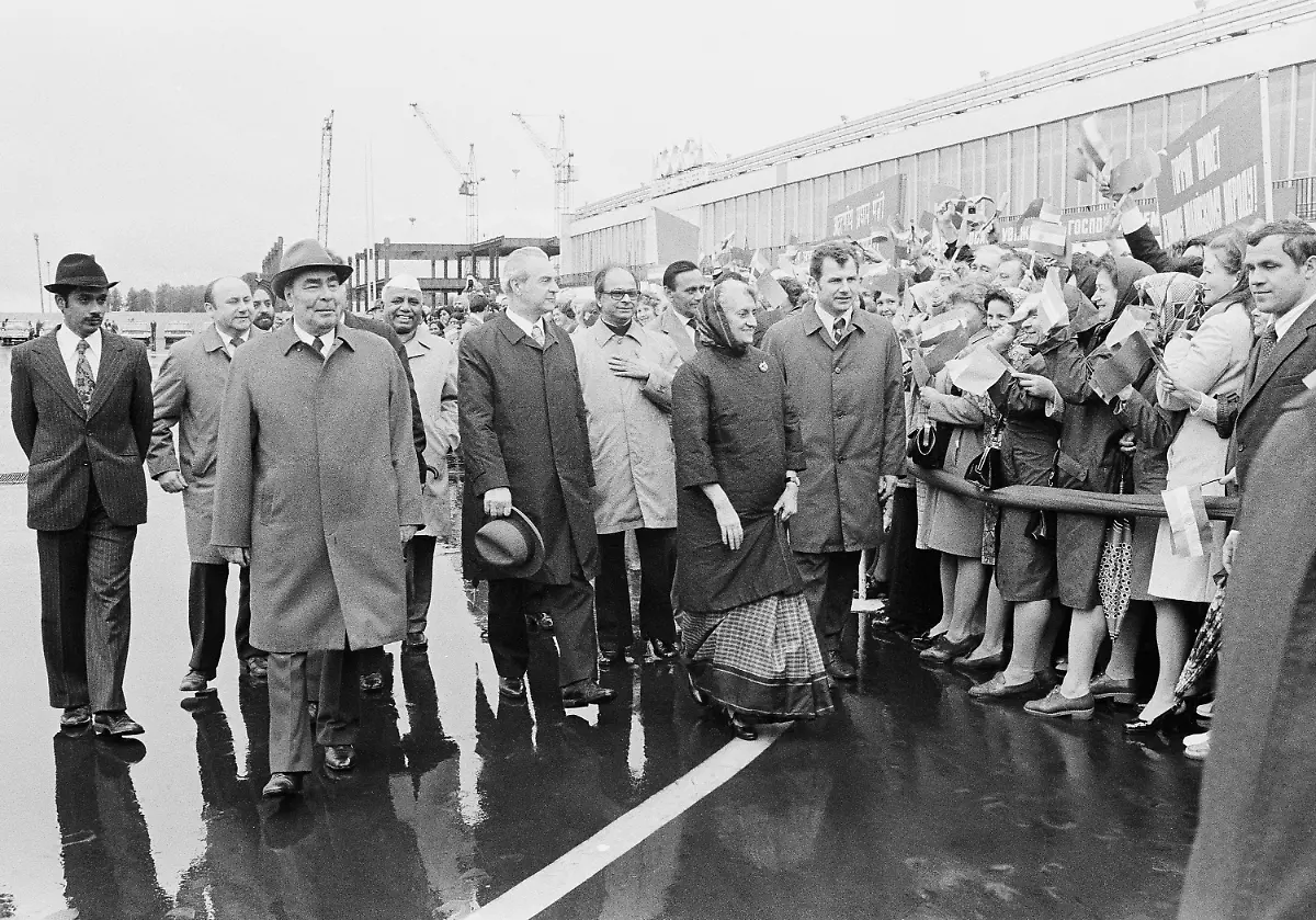 Breschnew-Gandhi-Airport-Moskau-080676