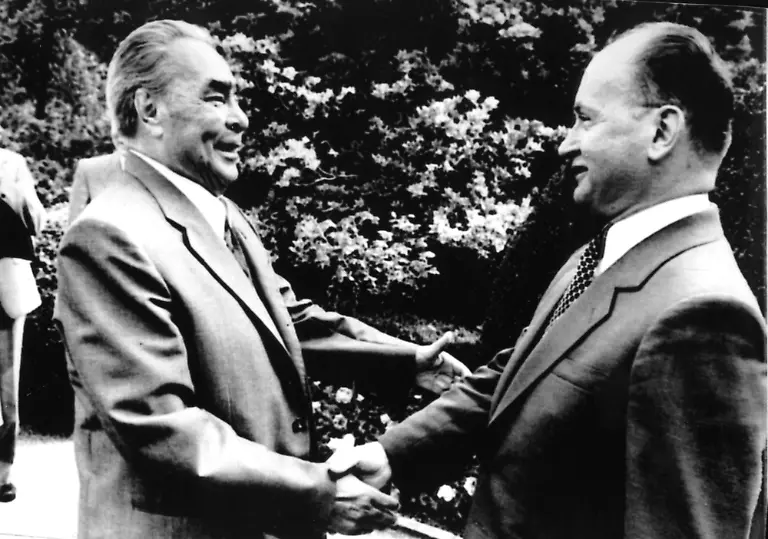 Breschnew-Jaruzelski-140881