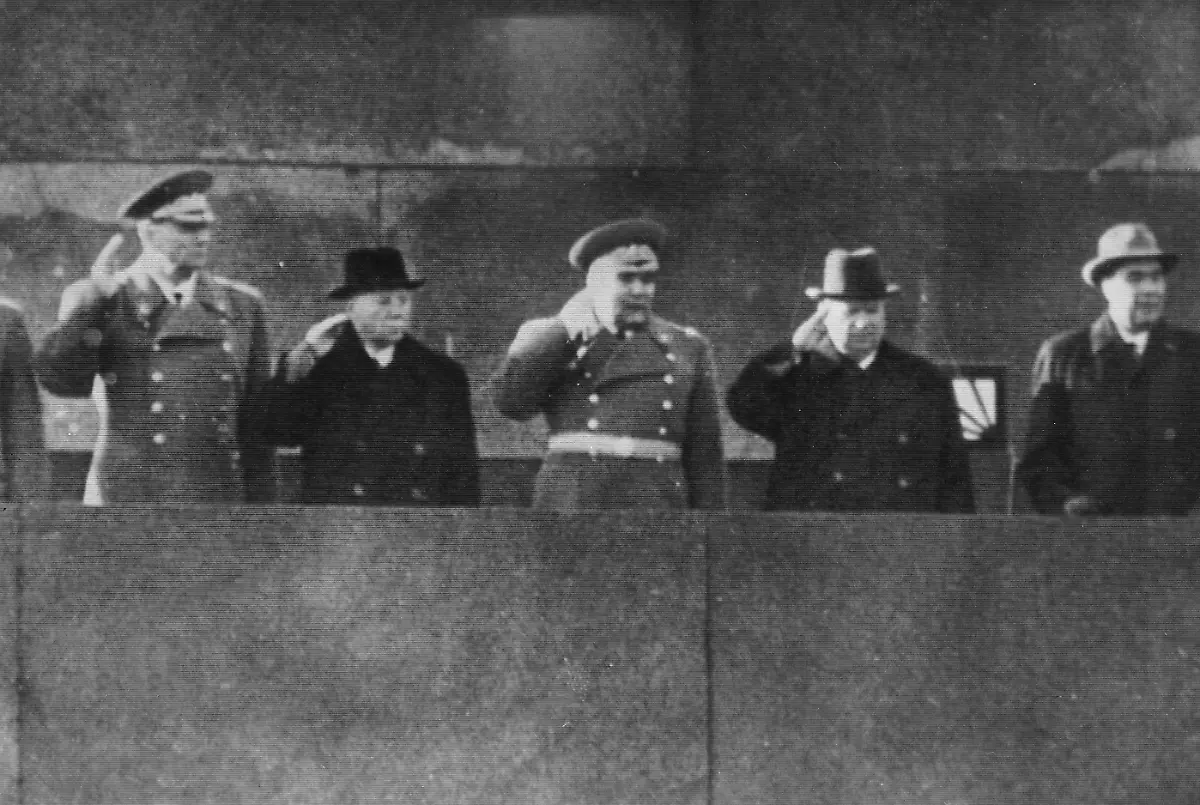 Breschnew-Chruschtschow-Parade-071162