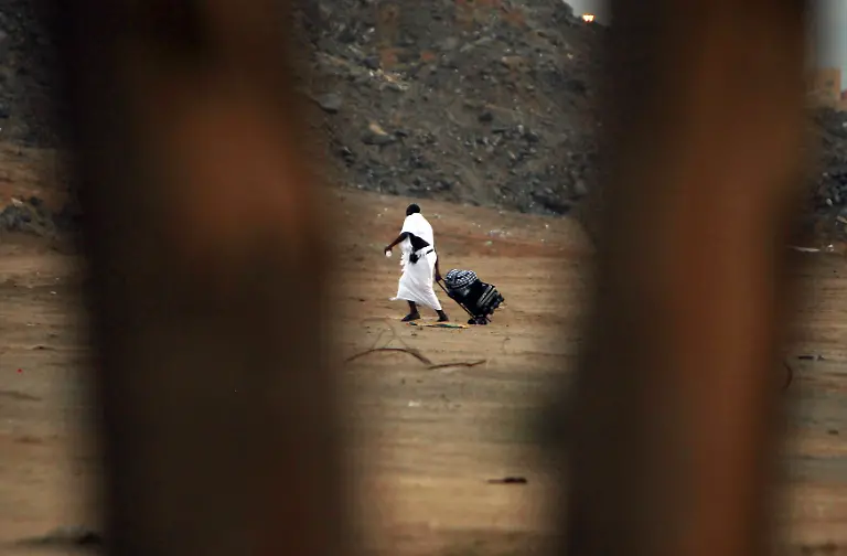 2012-10-24T214752Z-01-AMR018-RTRMDNP-3-SAUDI-HAJ-ISLAM-JPG4439525829996932864