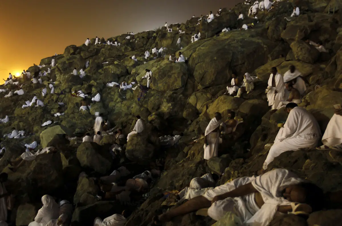 2012-10-25T083227Z-01-AMR07-RTRMDNP-3-SAUDI-HAJ-ISLAM-JPG1602590420017388438