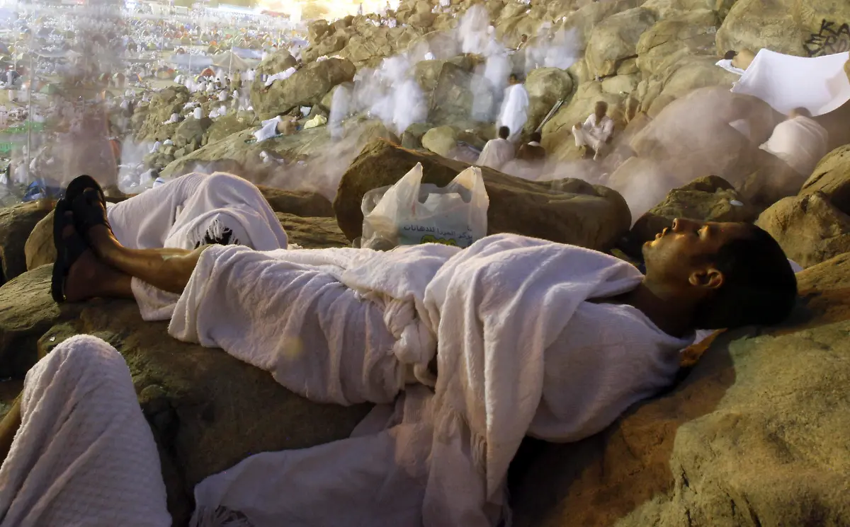 2012-10-25T093537Z-01-AMR010-RTRMDNP-3-SAUDI-HAJ-ISLAM-JPG6673156474353689684