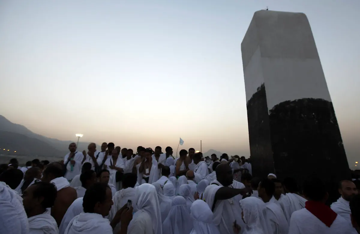 2012-10-25T102854Z-01-AMR025-RTRMDNP-3-SAUDI-HAJ-ISLAM-JPG60715768863950127