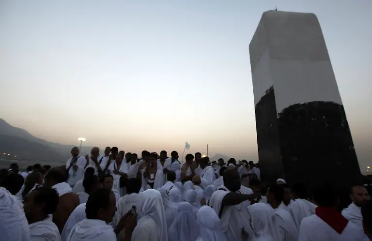 2012-10-25T102854Z-01-AMR025-RTRMDNP-3-SAUDI-HAJ-ISLAM-JPG60715768863950127