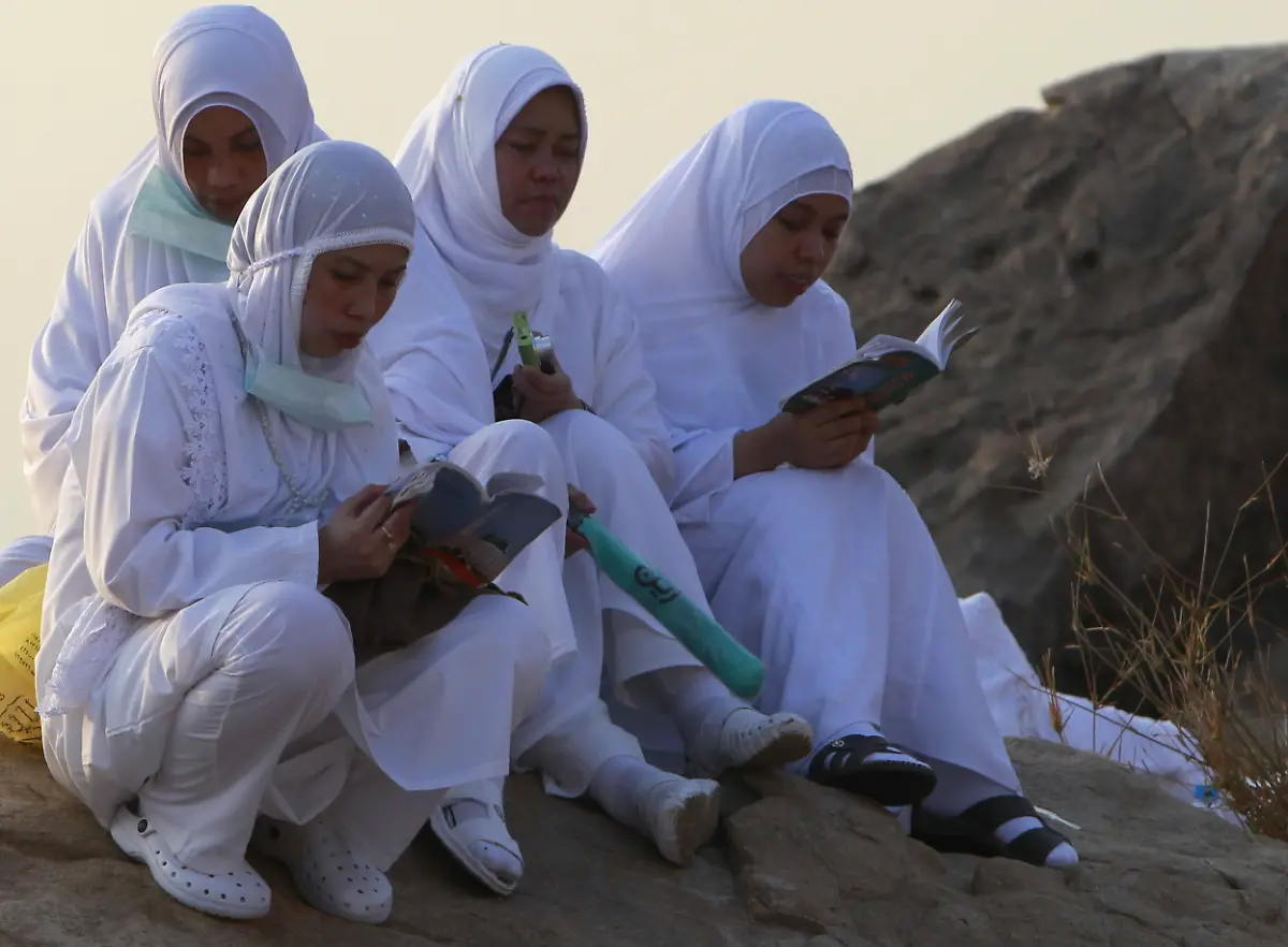 2012-10-25T105122Z-01-AMR037-RTRMDNP-3-SAUDI-HAJ-ISLAM-JPG6338473674428779384