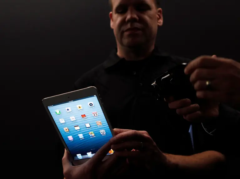 2012-10-23T185821Z-01-SFO12-RTRMDNP-3-APPLE-IPAD-JPG5654053110275593433