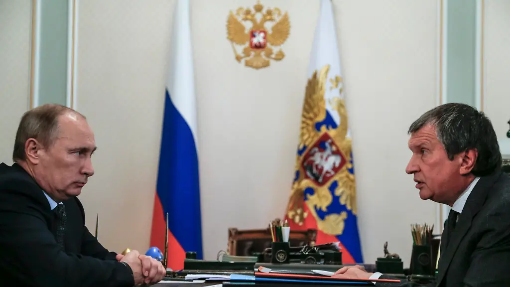 2012-10-23T054932Z-01-MOS16-RTRMDNP-3-BP-ROSNEFT-PUTIN-JPG5065072847752809160