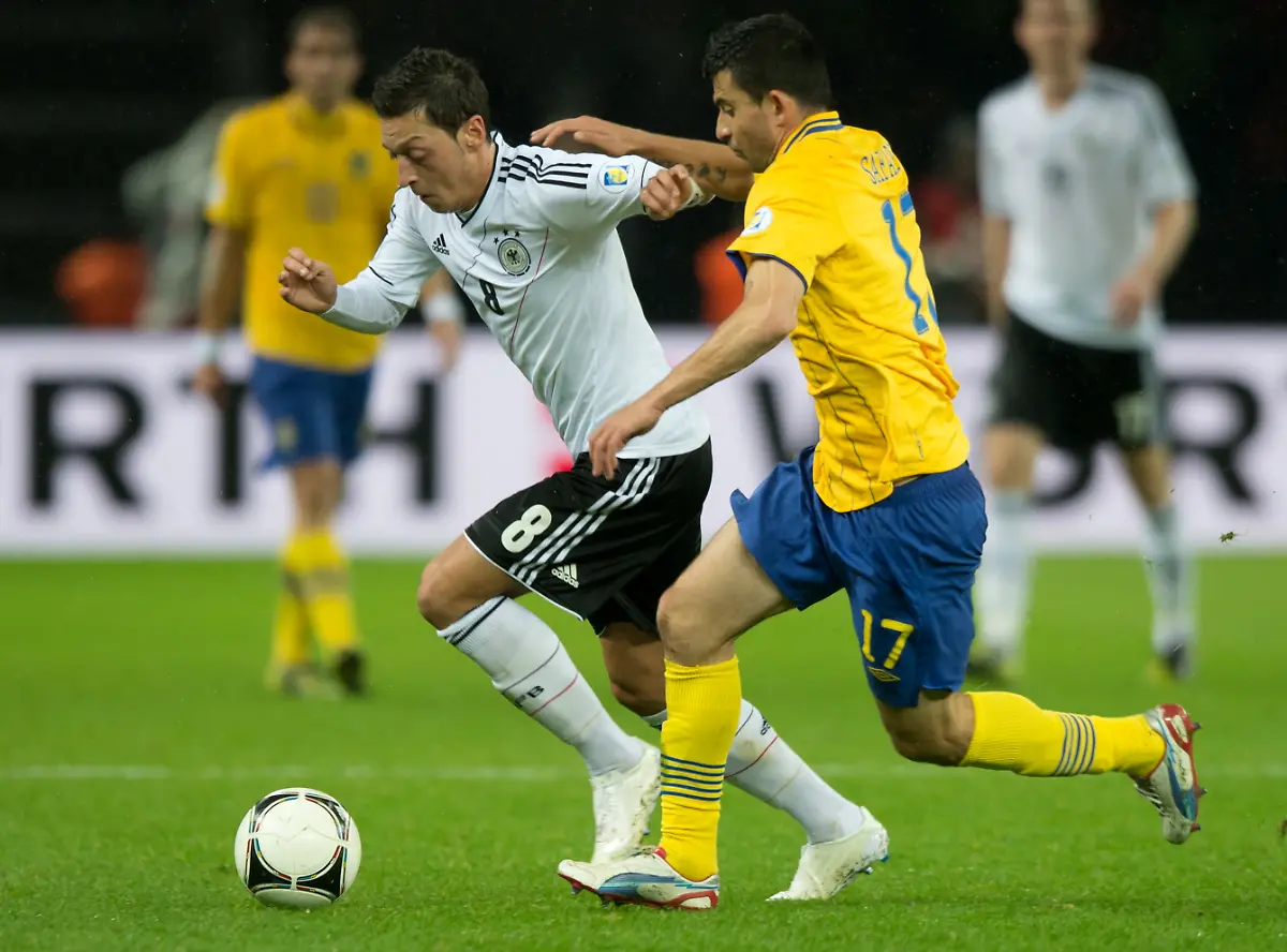 DI30305-20121016-jpg7653840300320553319