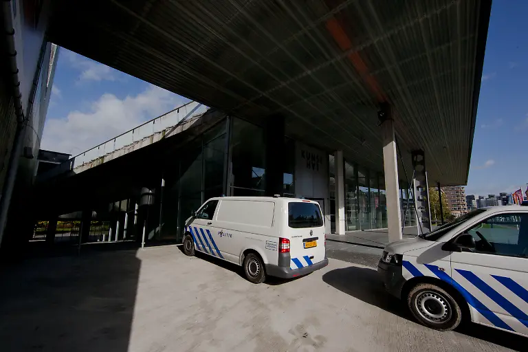 DAB1329-20121016-jpg6297267715357133196