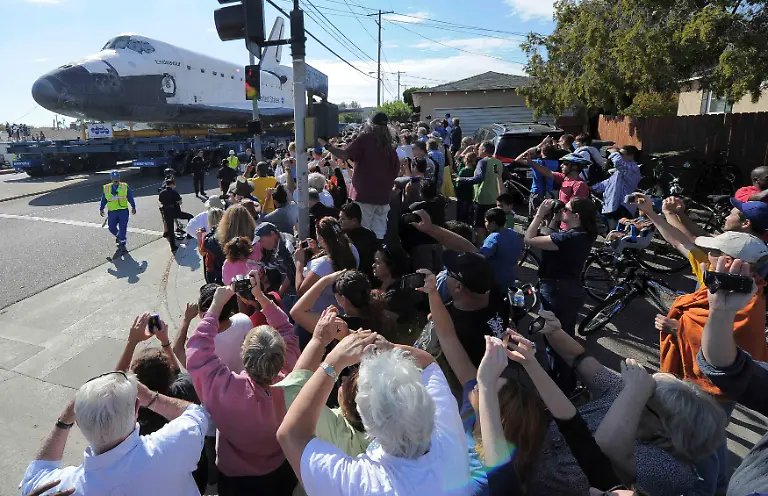 2012-10-13T055907Z-01-JK031-RTRMDNP-3-SPACE-SHUTTLE-JPG3619715479222521516