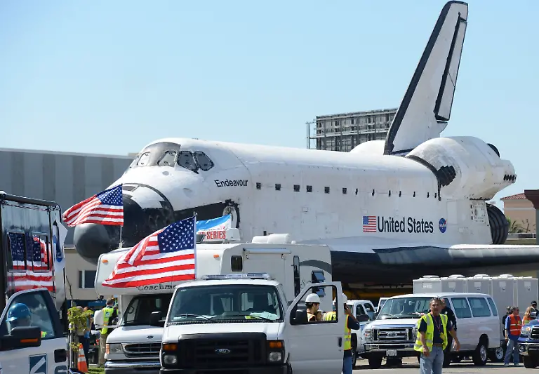2012-10-13T062504Z-01-SIN49-RTRMDNP-3-SPACE-SHUTTLE-JPG2462786087802986603