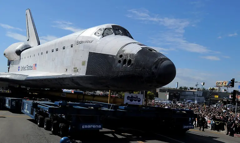 2012-10-13T071813Z-01-SIN61-RTRMDNP-3-SPACE-SHUTTLE-JPG369850329465078197