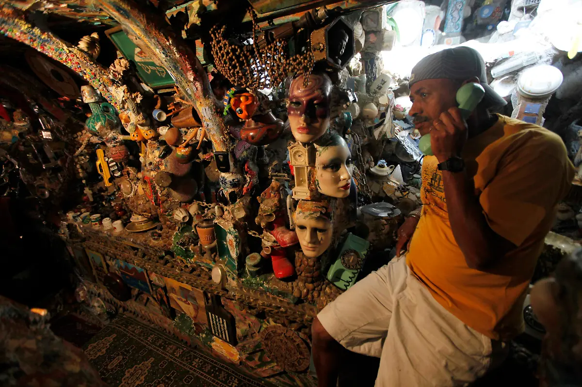 2012-10-11T171640Z-01-PW02-RTRMDNP-3-BRAZIL-JPG9067459945807542663