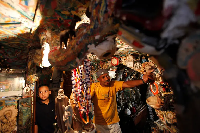 2012-10-11T172840Z-01-PW15-RTRMDNP-3-BRAZIL-JPG6445966042525023217