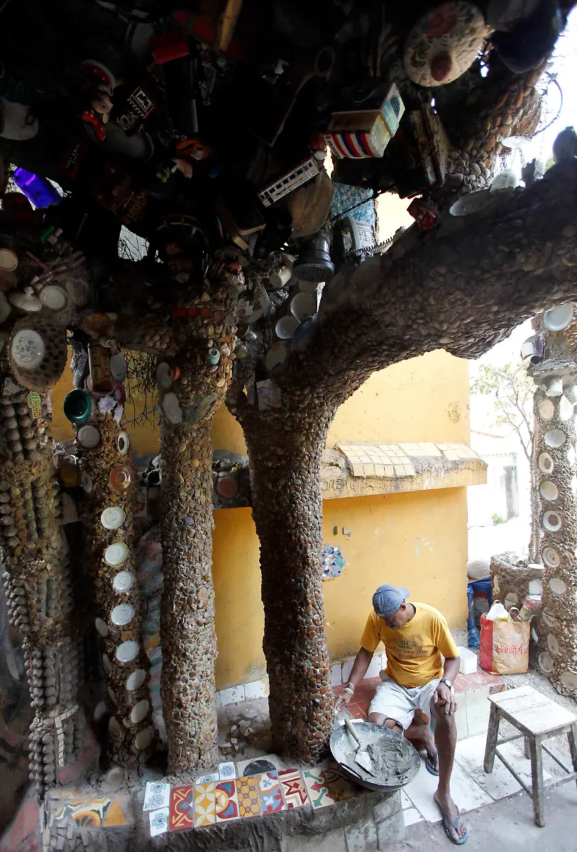 2012-10-11T171840Z-01-PW09-RTRMDNP-3-BRAZIL-JPG4041743989631022109