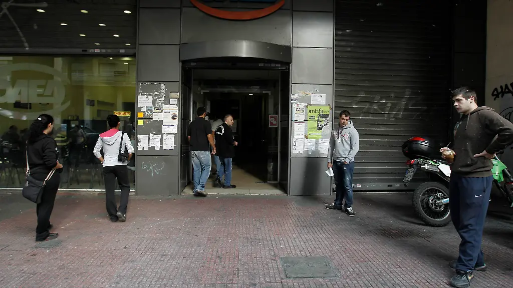 2012-10-11T093820Z-01-KAR01-RTRMDNP-3-GREECE-UNEMPLOYMENT-JPG2756899959273752003