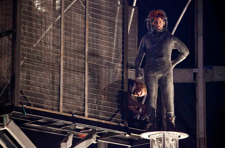 2012-10-06T040450Z-01-NYK113-RTRMDNP-3-USA-JPG4635728195611592449