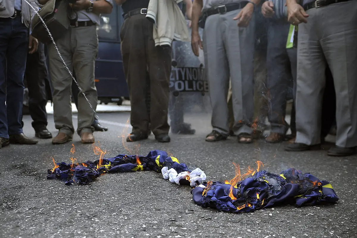 37j02205-jpg8854062489509647544