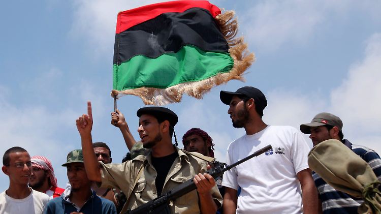 HRW wirft den libyschen Rebellen Menschenrechtsverletzungen vor.