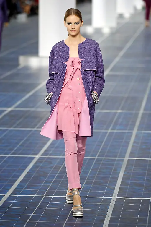 2012-10-02T110118Z-01-BTE464-RTRMDNP-3-FASHION-FRANCE-JPG1301420712486672583