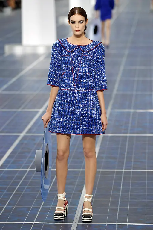 2012-10-02T112427Z-01-BTE474-RTRMDNP-3-FASHION-FRANCE-JPG1954240820108184636