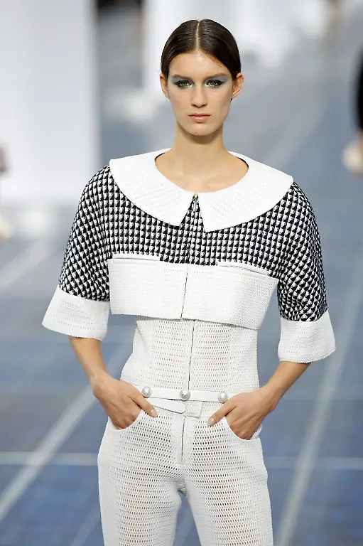 2012-10-02T113905Z-01-BTE480-RTRMDNP-3-FASHION-FRANCE-JPG670891291231771250