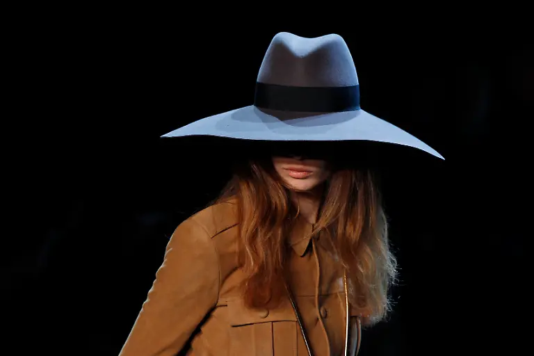 2012-10-01T201419Z-01-GFM214-RTRMDNP-3-FASHION-FRANCE-JPG3916608759213130269