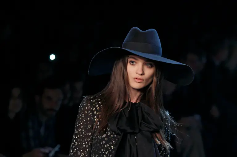 2012-10-01T201251Z-01-GFM212-RTRMDNP-3-FASHION-FRANCE-JPG3681631092594752440