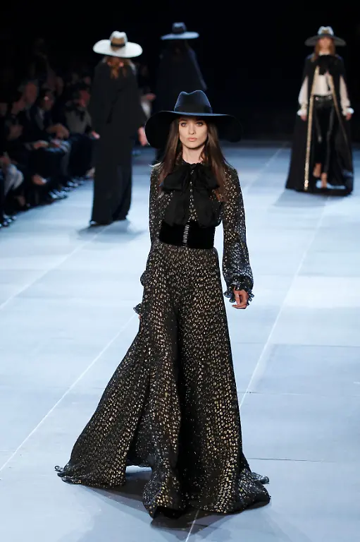2012-10-01T201326Z-01-GFM213-RTRMDNP-3-FASHION-FRANCE-JPG6711480266509423414