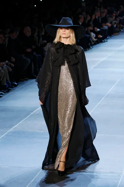 2012-10-01T200121Z-01-GFM203-RTRMDNP-3-FASHION-FRANCE-JPG4505898663870082956