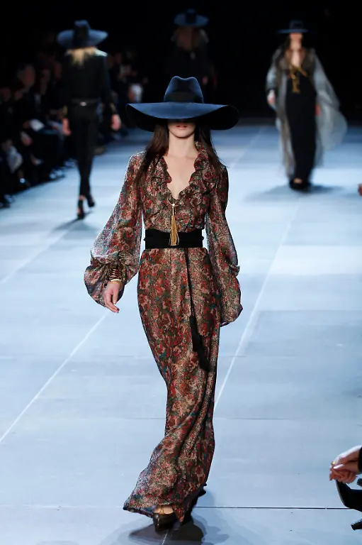2012-10-01T202851Z-01-GFM221-RTRMDNP-3-FASHION-FRANCE-JPG6017127186729136322