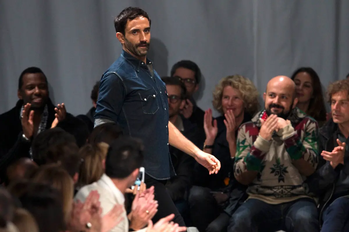 2012-09-30T193522Z-01-CHP201-RTRMDNP-3-FASHION-FRANCE-JPG8105206291603424146