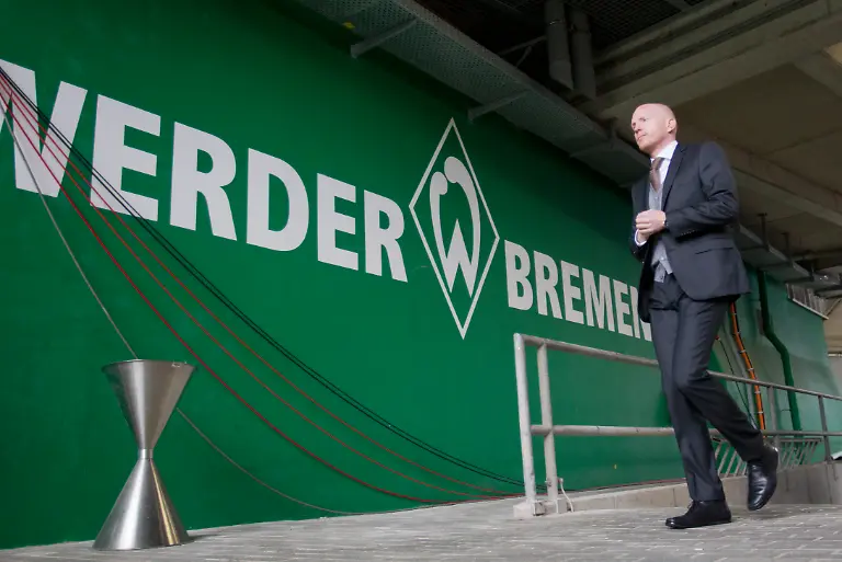 DI30153-20120929-jpg6057381490065825916