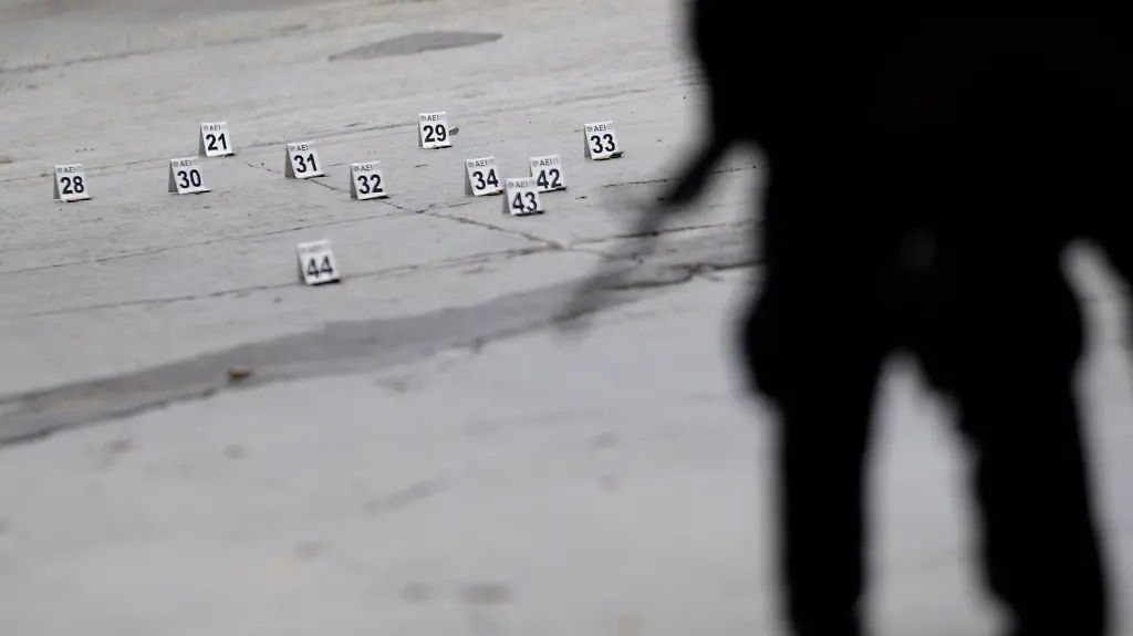 2012-09-26T021036Z-01-TBR04-RTRMDNP-3-MEXICO-JPG3891794384231531186