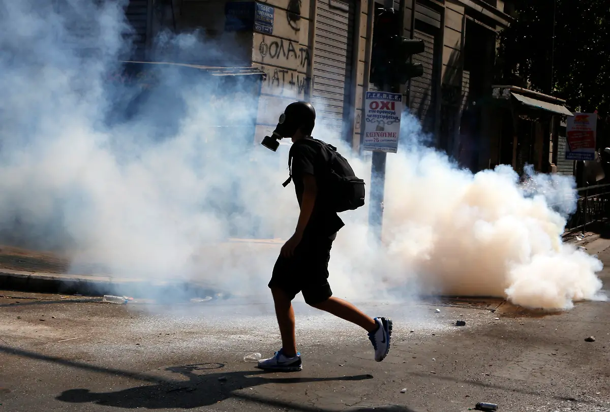 2012-09-26T135424Z-01-YAN16-RTRMDNP-3-GREECE-STRIKE-JPG1901163137849710752