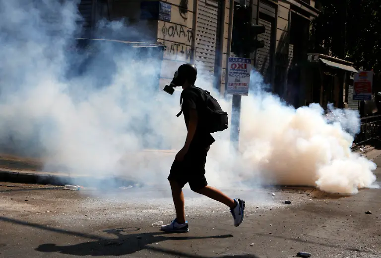 2012-09-26T135424Z-01-YAN16-RTRMDNP-3-GREECE-STRIKE-JPG1901163137849710752