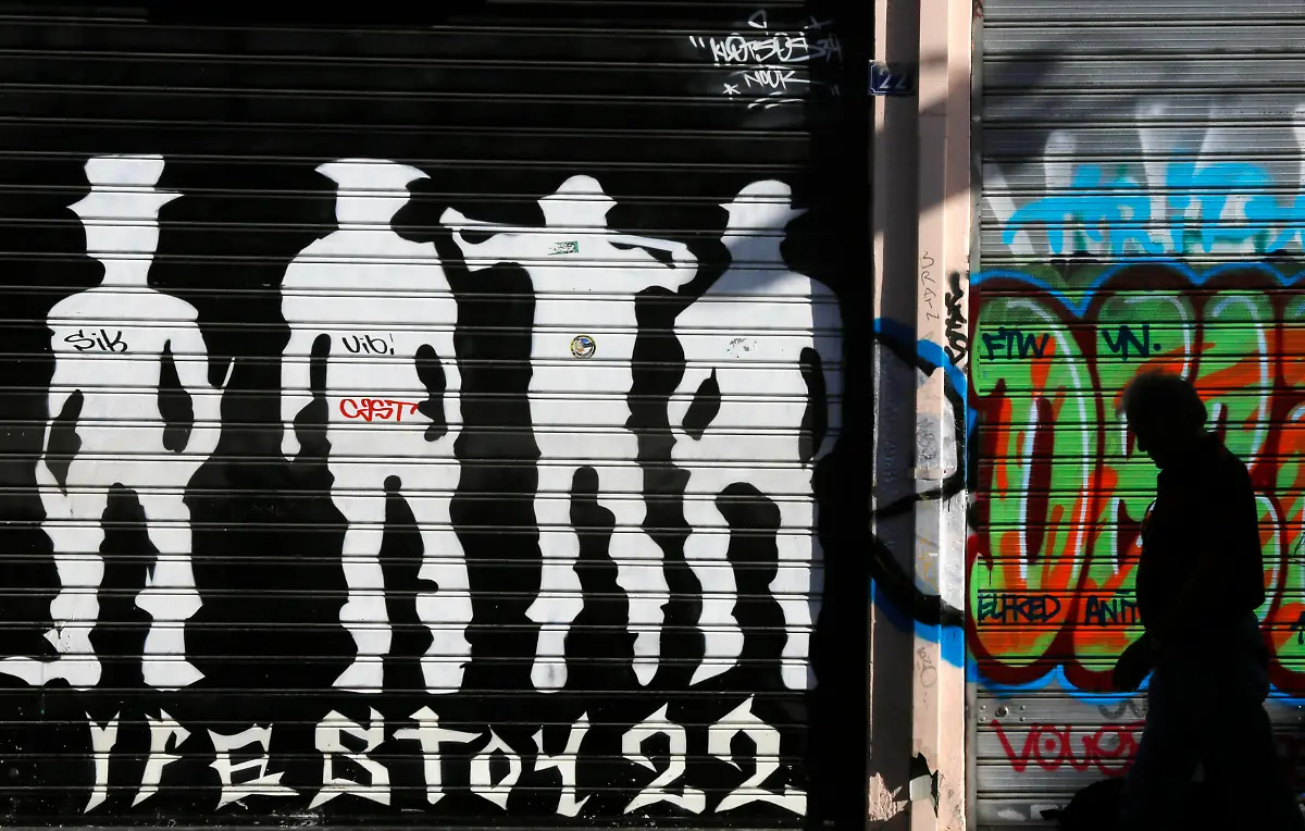 2012-09-26T091055Z-01-YAN08-RTRMDNP-3-GREECE-STRIKE-JPG2076078829196293936