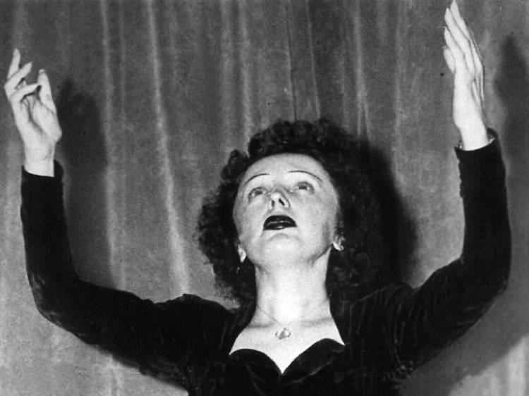 Piaf heiratete 1952 Jacques Pills, von dem sie sich 1956 wieder scheiden ließ.