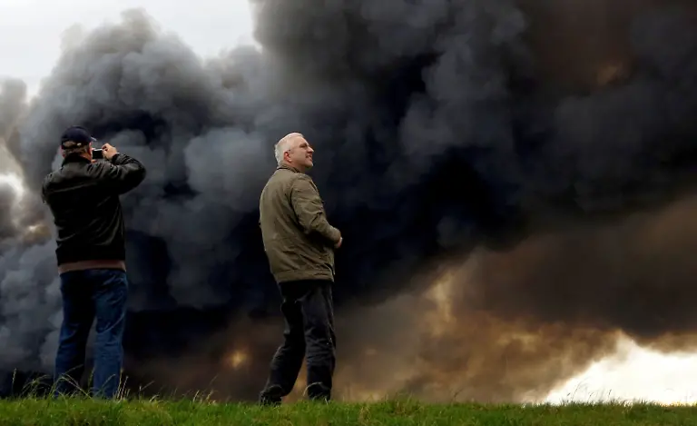 379m0709-jpg4995587778693218302