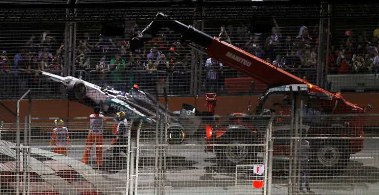 2012-09-23T170253Z-01-SGP392-RTRMDNP-3-MOTOR-RACING-PRIX-JPG391283620103149897