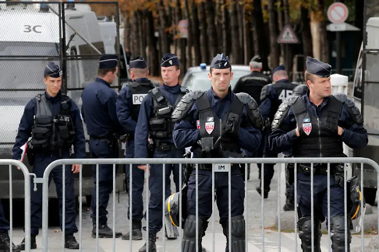 2012-09-22T172349Z-01-CHM04-RTRMDNP-3-FILM-PROTESTS-FRANCE-JPG8129087845319939637