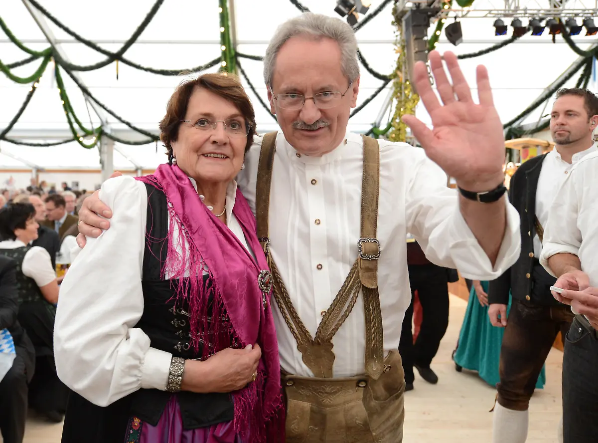 377n0627-jpg38428030899200959