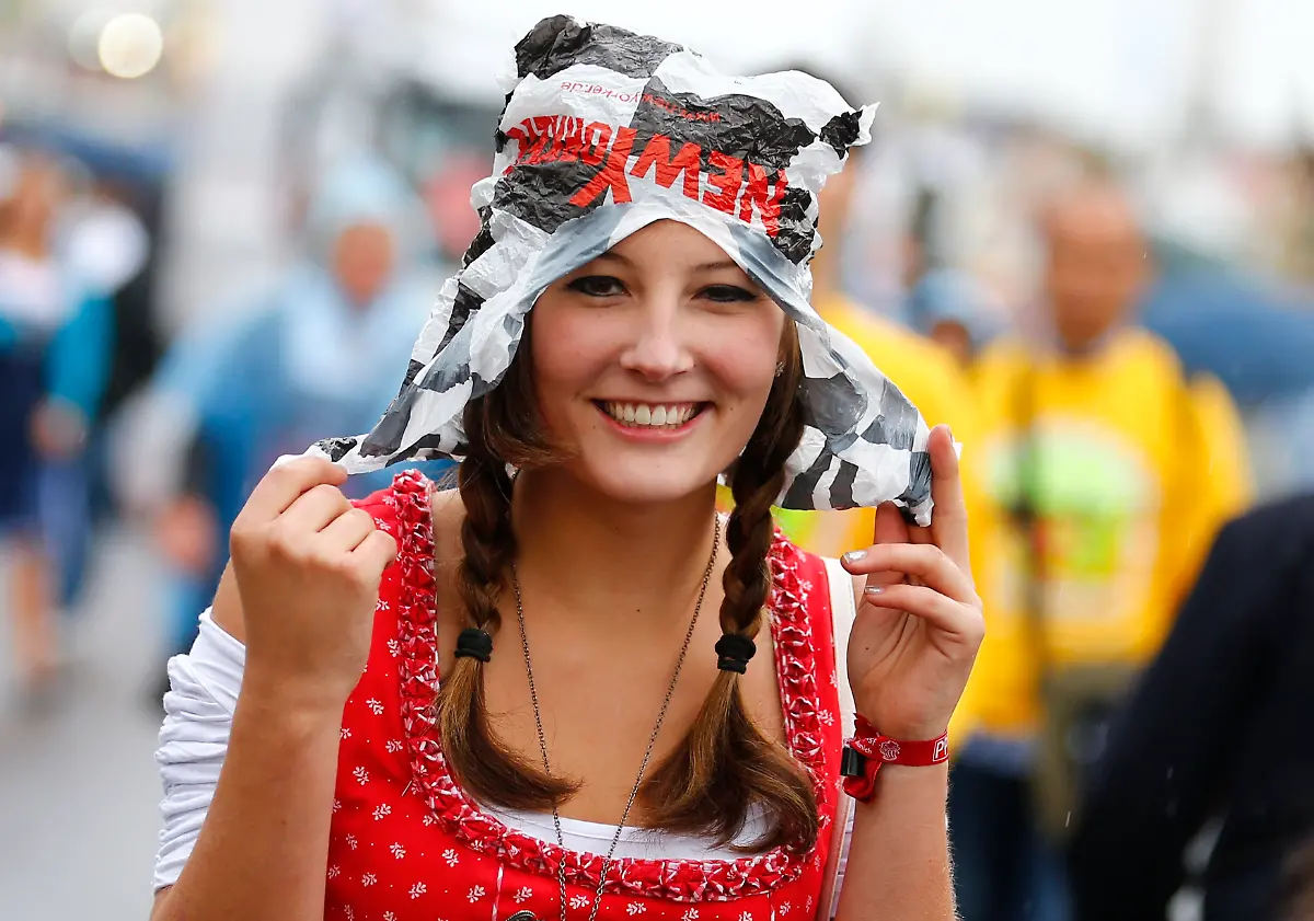 2012-09-22T081434Z-01-KAI02-RTRMDNP-3-Germany-OKTOBERFEST-JPG294627992924069062