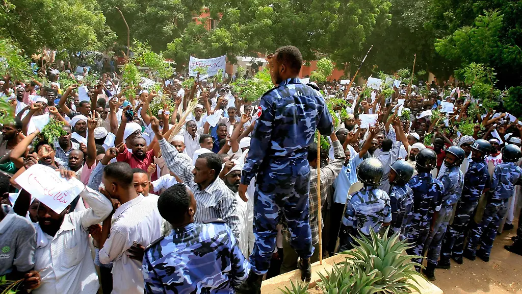 372g1930-jpg7506515838768563061