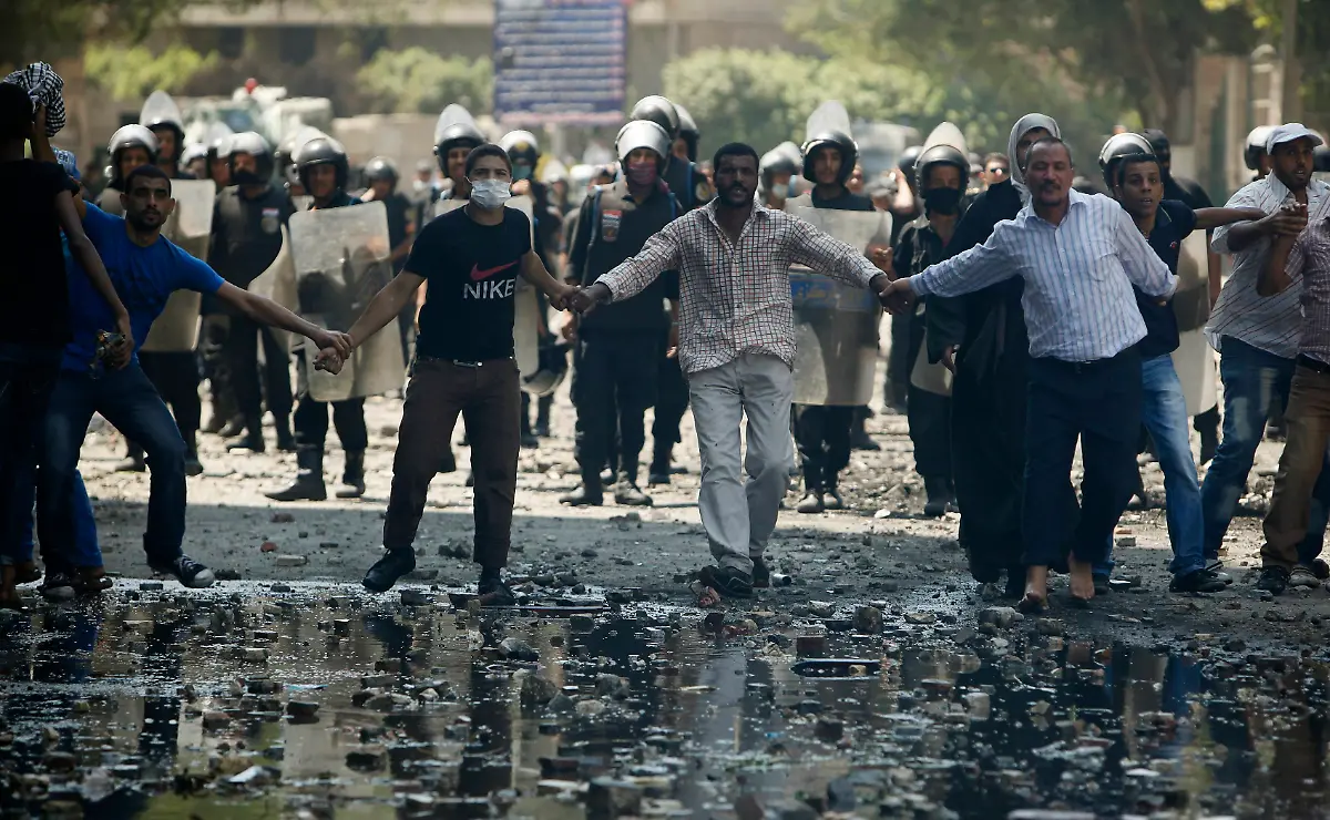 2012-09-14T134238Z-01-CAI105-RTRMDNP-3-FILM-PROTESTS-JPG623296238149104760