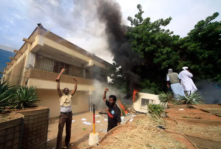 2012-09-14T162428Z-01-SUD04-RTRMDNP-3-FILM-PROTESTS-SUDAN-JPG8900555802369981406
