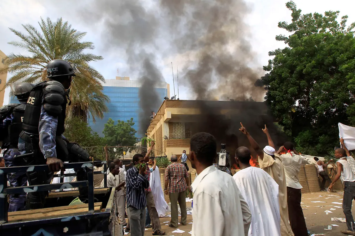 2012-09-14T163016Z-01-SUD010-RTRMDNP-3-FILM-PROTESTS-SUDAN-JPG2708061859723429042