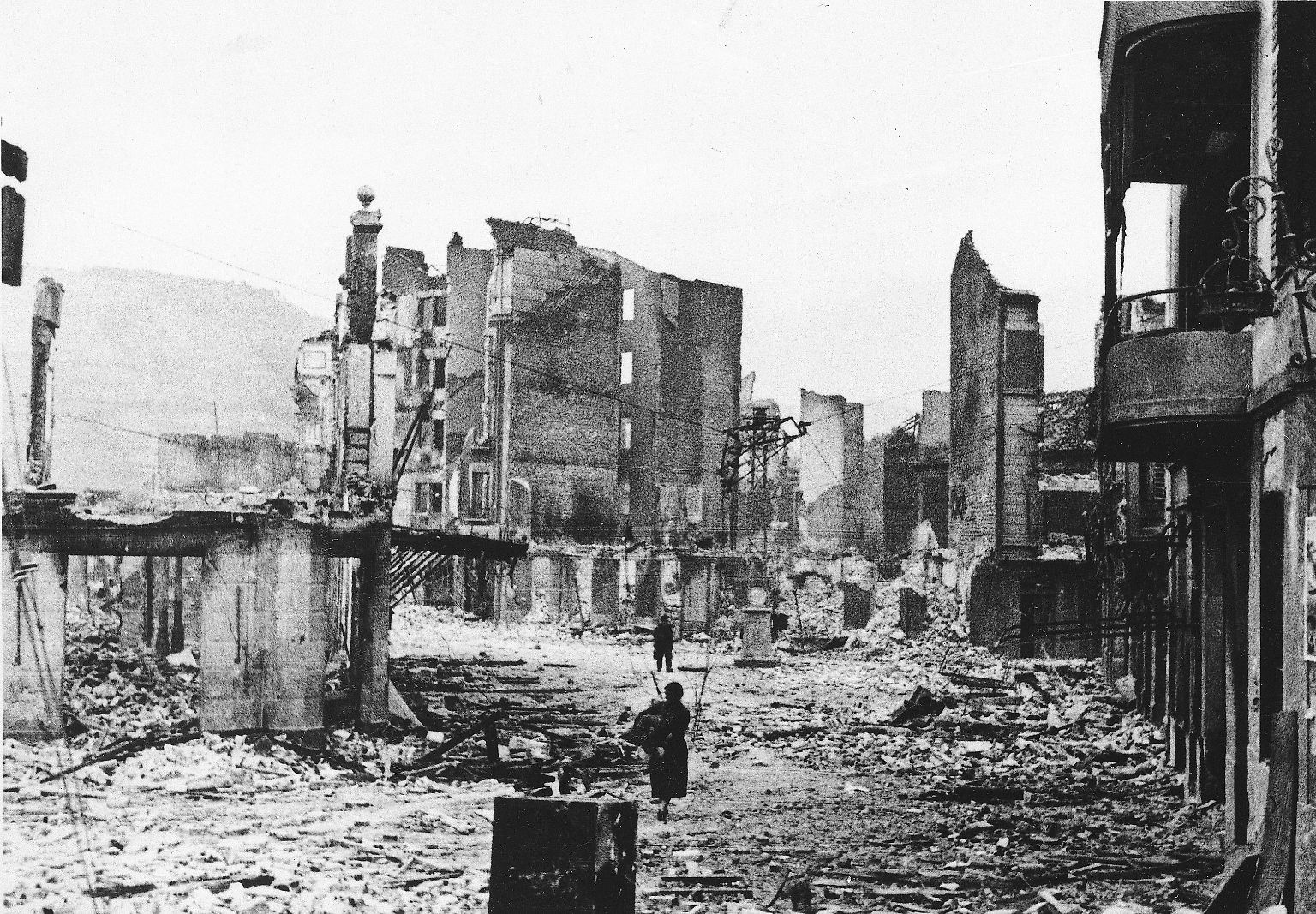 Es ist ein historisches Datum: Am 26. April 1937 bombardieren Flugzeuge der deutschen Legion Condor die spanische Stadt Guernica. Erstmals findet ein Luftkrieg gegen die Zivilbevölkerung statt. 